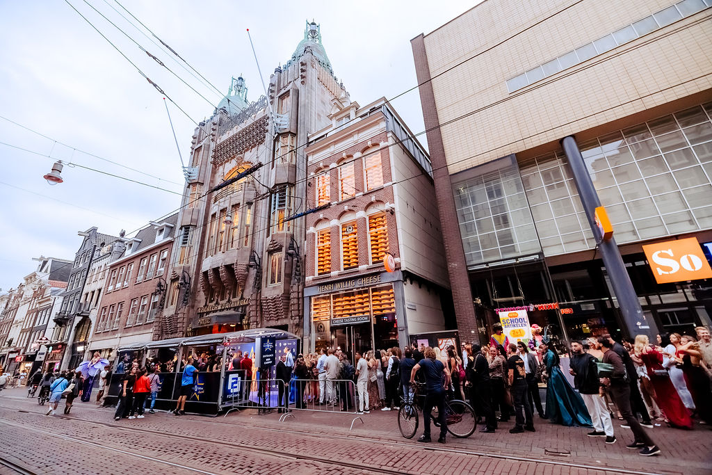 Guests arriving on the red carpet of an award show, photographers on the side